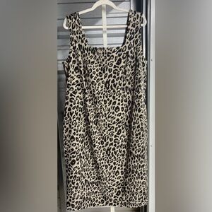 Sleeveless leopard print dress